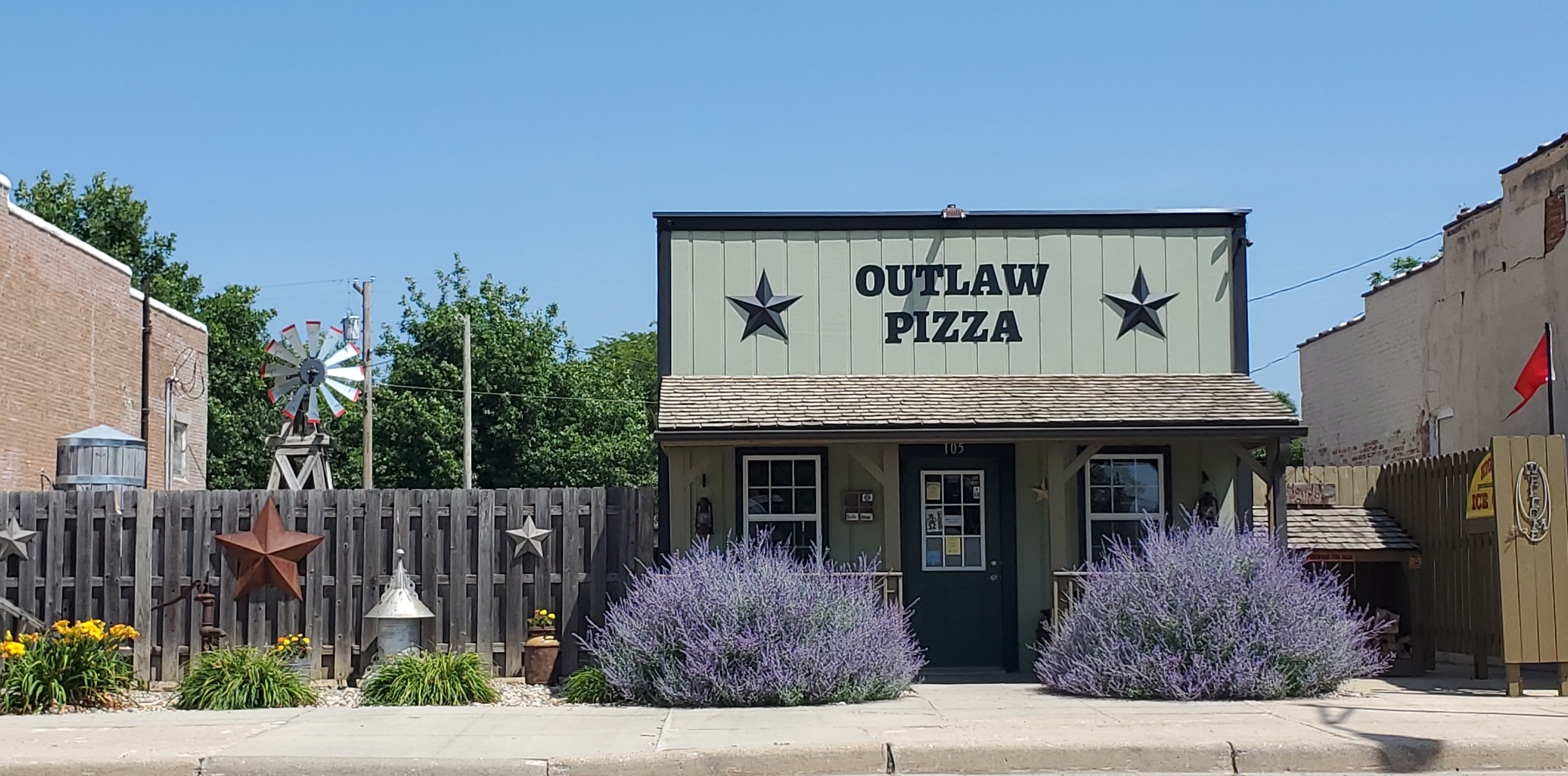 Outlaw Pizza and Ice Cream Passport Stop Photo