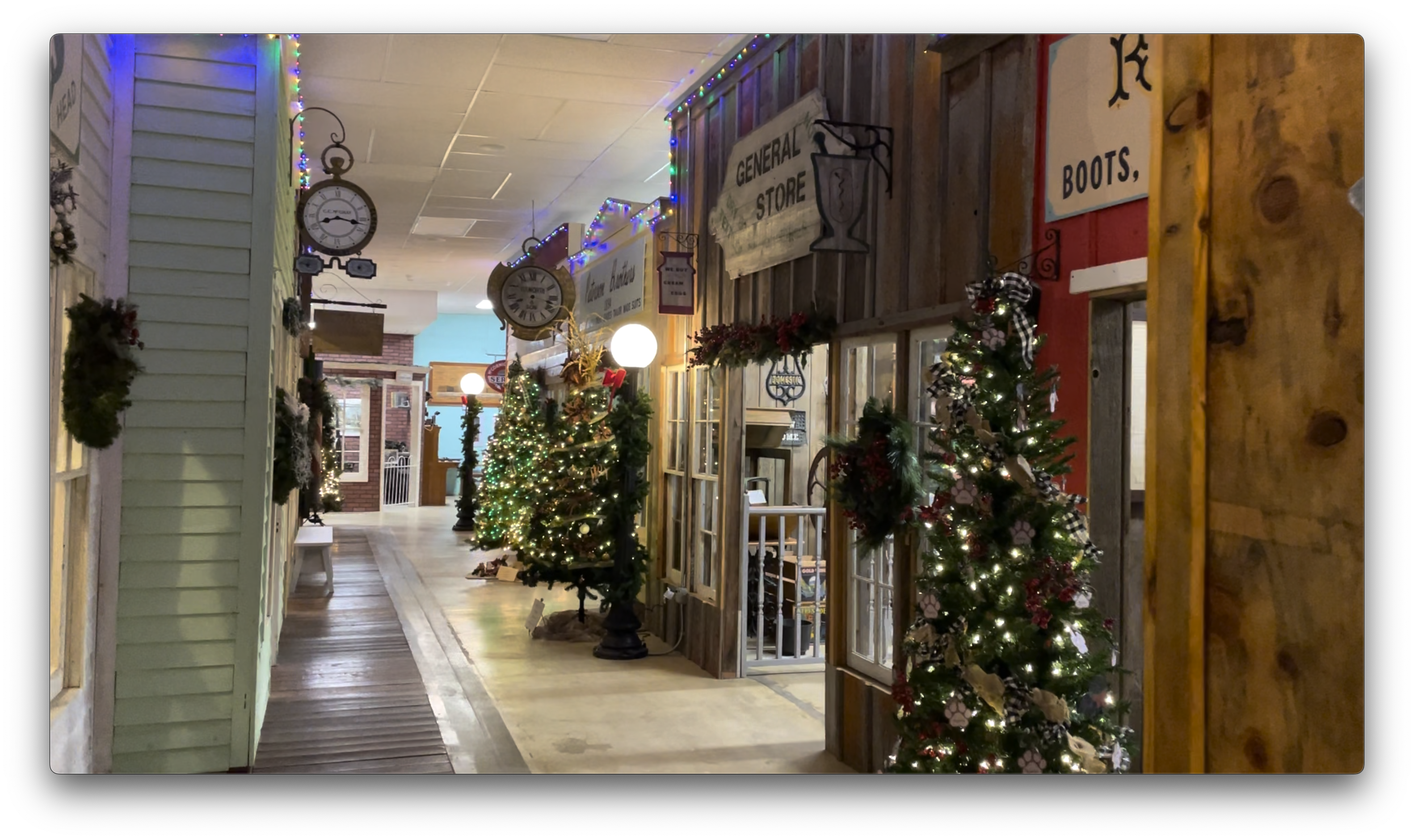 Store front of Plainsman Museum with holiday decorations.