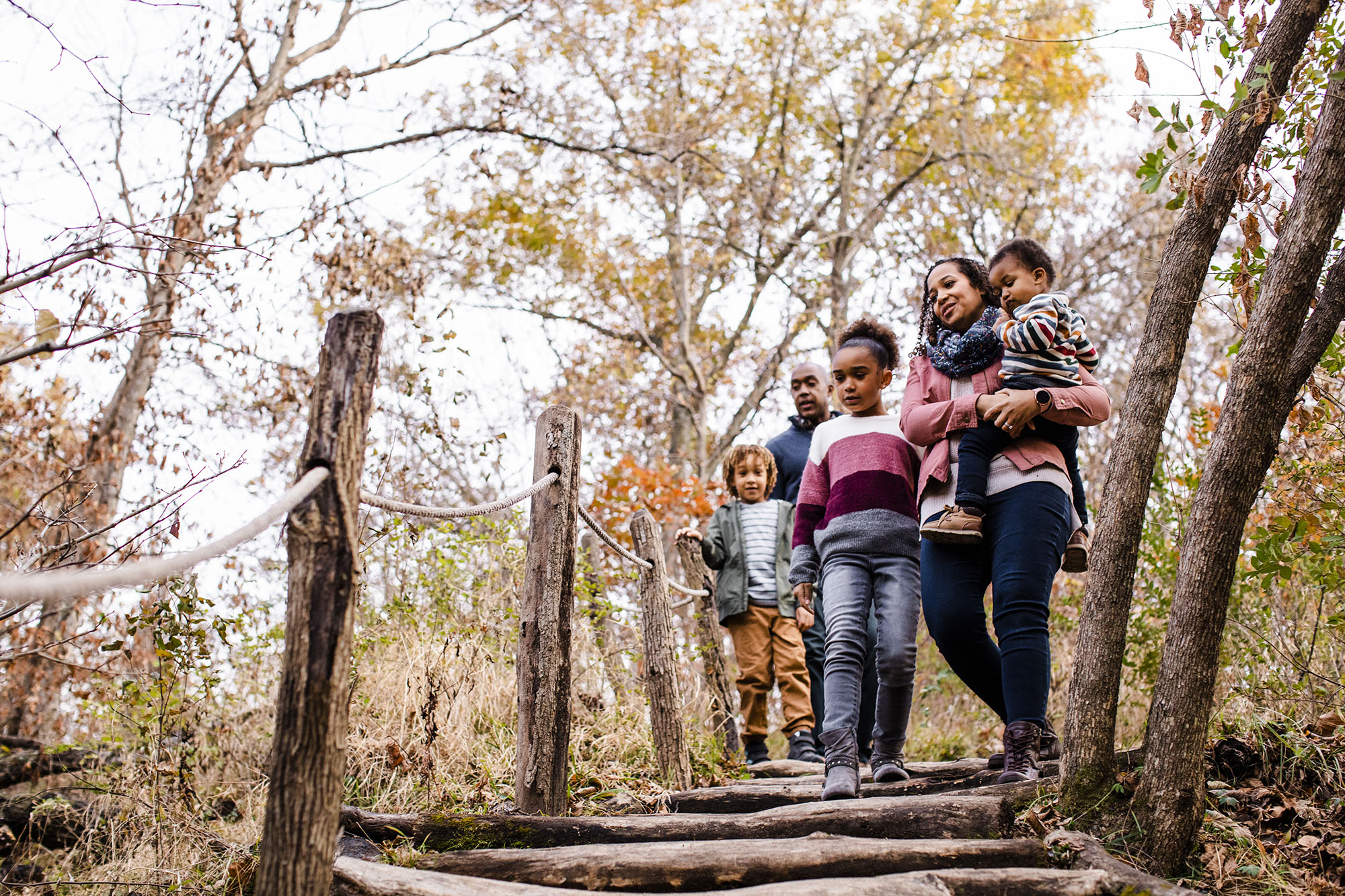 Family exploring Arbor Day Farm in autumn. | Geoff Johnson / ©2020 Geoff Johnson