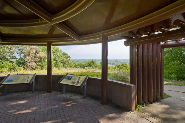 Covered area and displays at Blackbird Scenic Overlook.