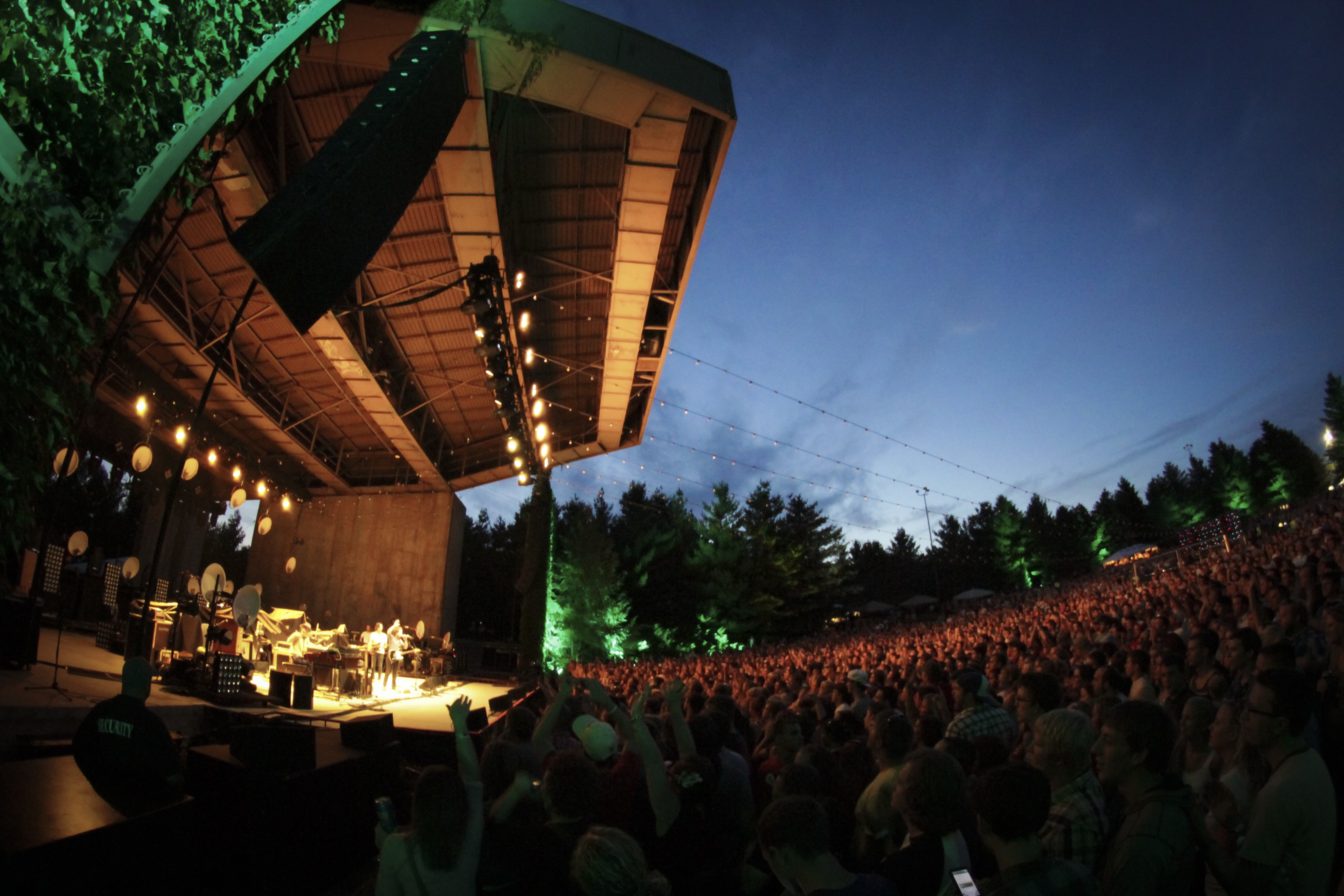 A crowd watching performers at Lincoln's Pinewood Bowl Theater.