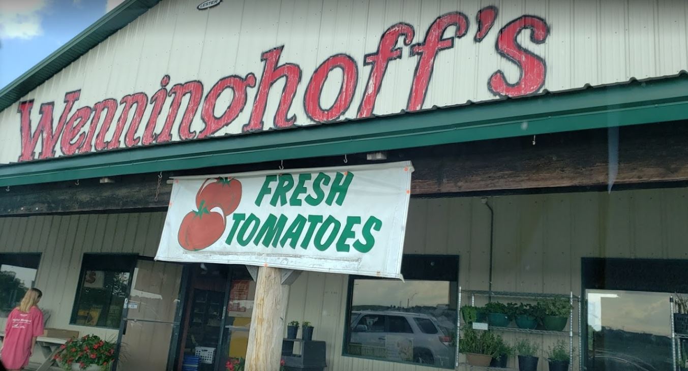 Sign for fresh tomatoes outside Wenninghoff's Farm.